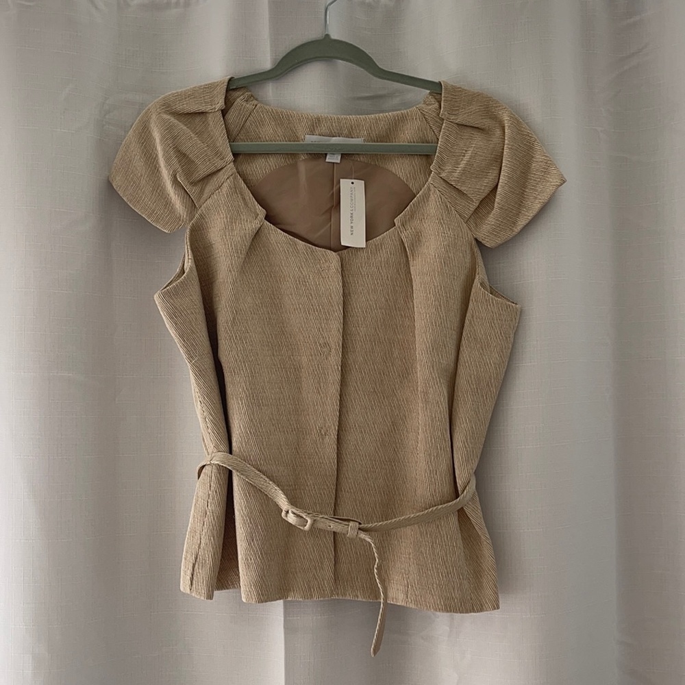 NEW YORK & CO BEIGE SHORT SLEEVE BLAZER WITH BELT
